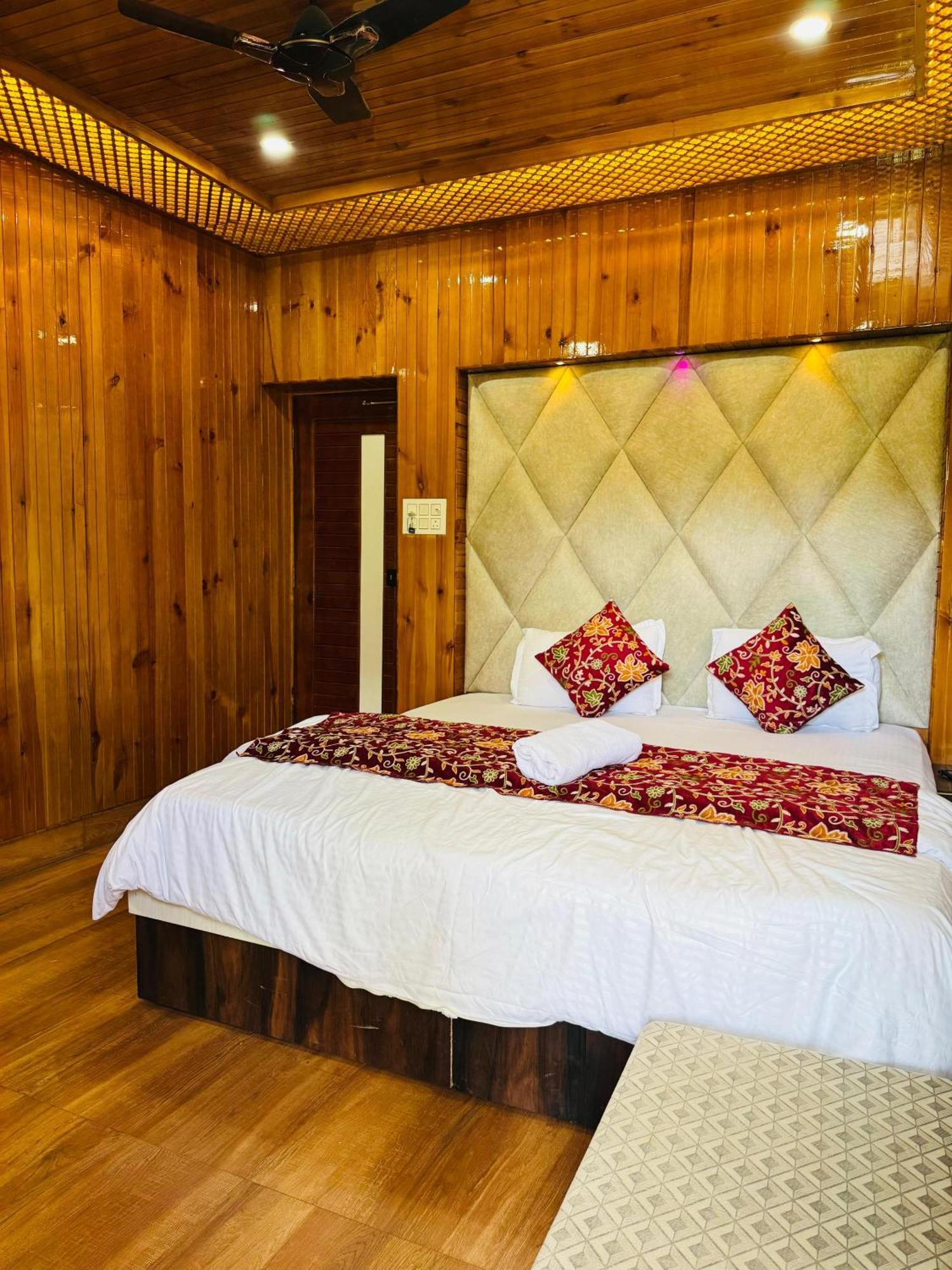 Pahalgām Frosty Mountain Resort מראה חיצוני תמונה